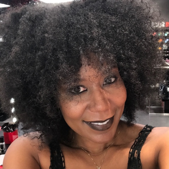 Meet your Posher, Joi - Picture 2 of 2