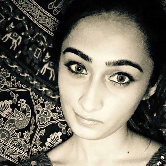 Meet your Posher, Ayesha