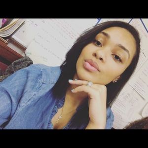 Meet your Posher, Taina