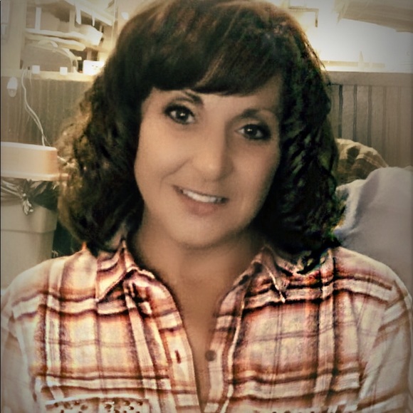 Meet your Posher, Pam! - Picture 3 of 3