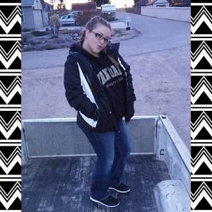 Meet your Posher, Dakota