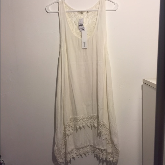 LF Cream Hi-Low Lace Top