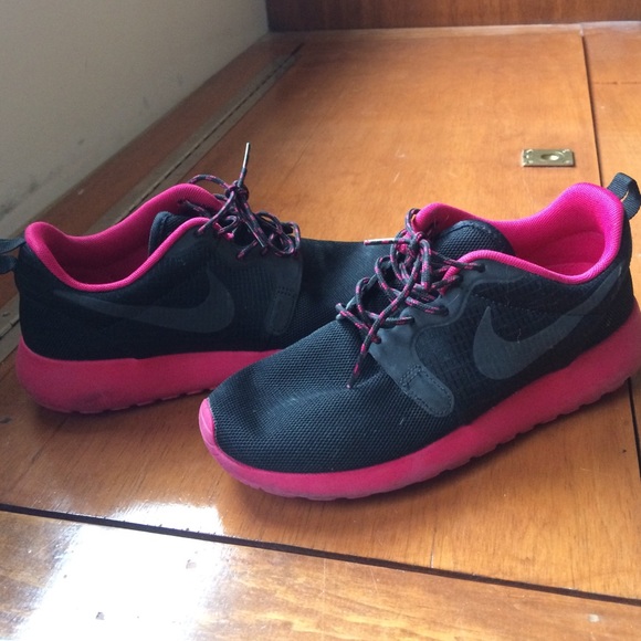 Nike roshe run sneakers women's