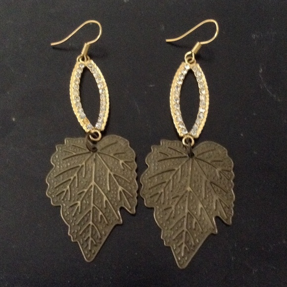 Crystal and gold dangling earrings