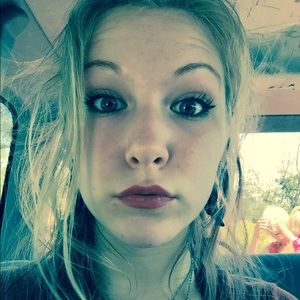 Meet your Posher, Ayla