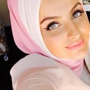 Meet your Posher, Mona