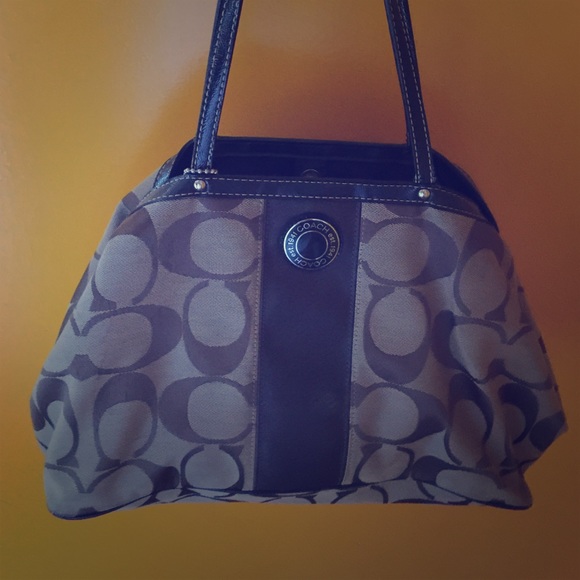 Coach Signature Canvas Shoulder Tote F19190 - Picture 1 of 4