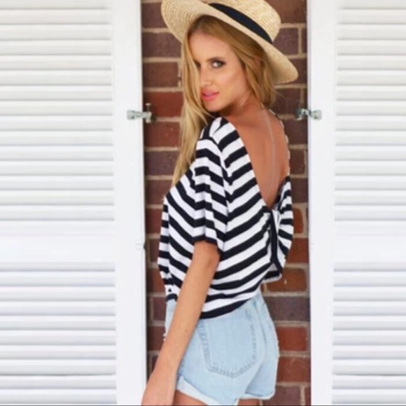 🆑2 Left❣️Black White Stripe Crop Knotted Back Top - Picture 2 of 4