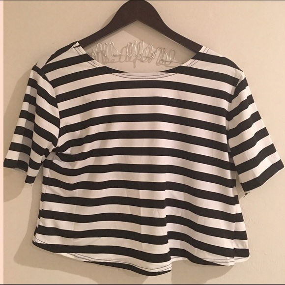 🆑2 Left❣️Black White Stripe Crop Knotted Back Top - Picture 3 of 4