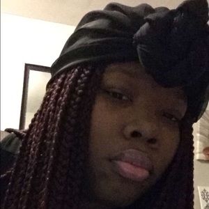Meet your Posher, Dominique