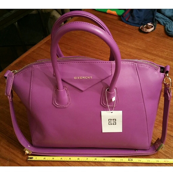 UA Givenchy Antigona.