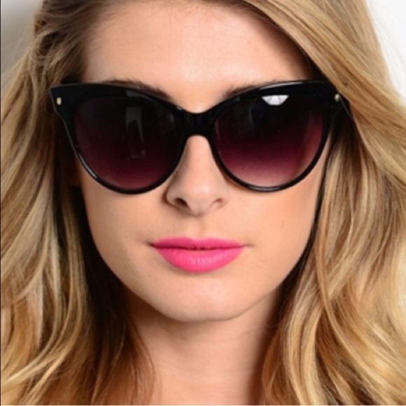 Slight Cat Eye Sunglasses