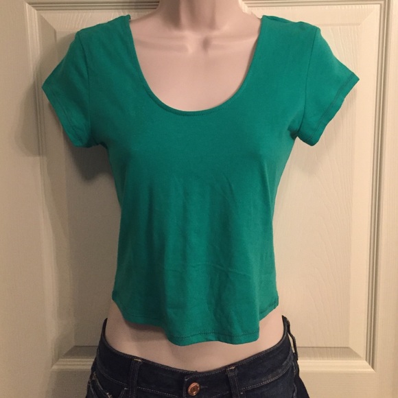 Derek Heart Tops - NWT - Juniors Derek Heart Green Short Sleeve Crop