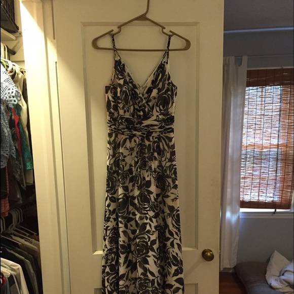 Sz 00 White House Black Market Formal/Long Dress