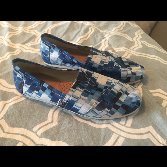 Women's TOMS, size 8.5