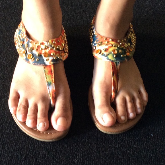 Designer flat sandal (5.5)