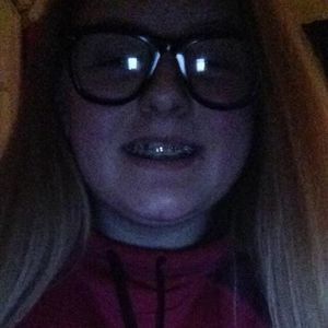 Meet your Posher, Caitlin