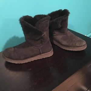 Bailey-Button Black Uggs