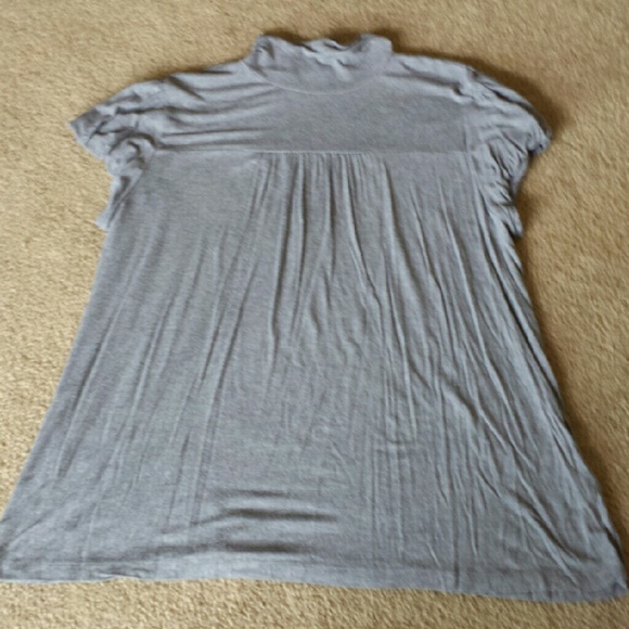 Apt 9 grey short sleeve partial turtleneck
