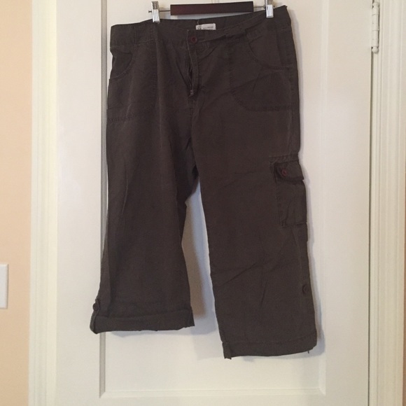 Brown, lightweight cropped cargo pants