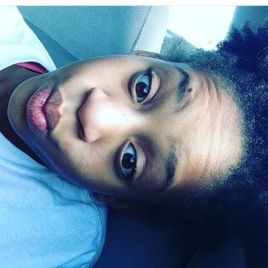 Meet your Posher, Aja