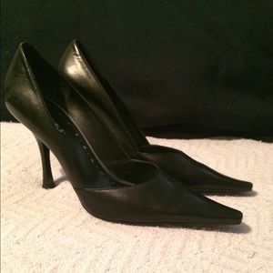 BCBG pumps