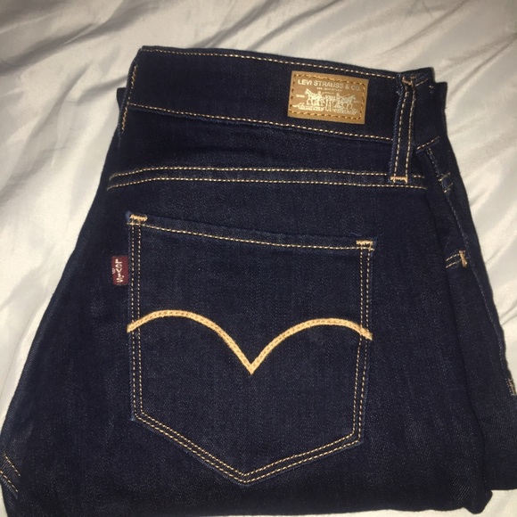 Nwot LEVI JEANS!!! Stretchy material