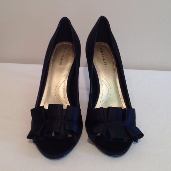 [Tahari] Sloan heels