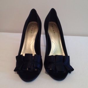 [Tahari] Sloan heels