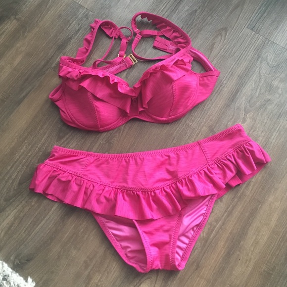 Betsey Johnson pink bikini 👙
