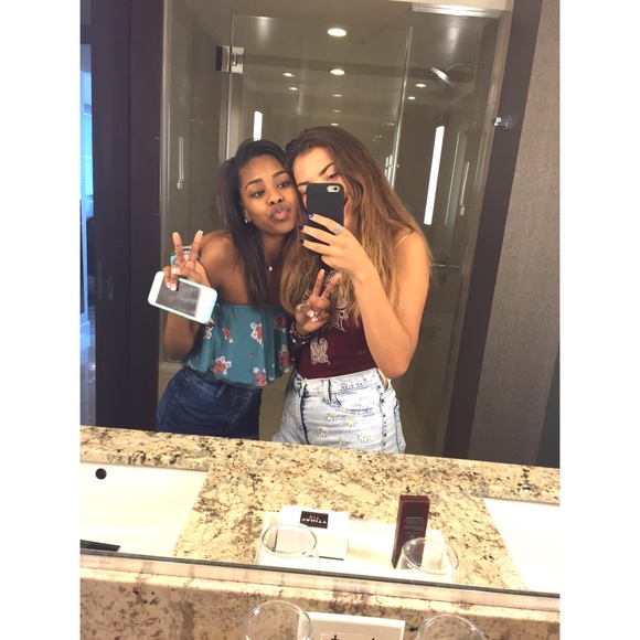 floral strapless crop top - Picture 2 of 3