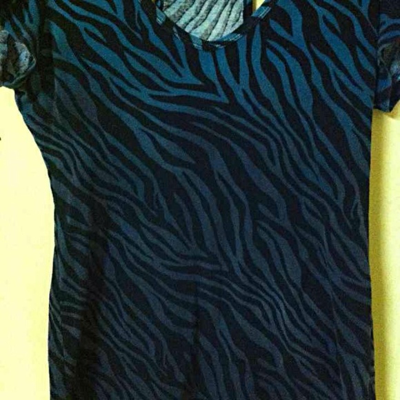 💙Zebra Print Turquoise Ombré Tee💙 - Picture 4 of 4