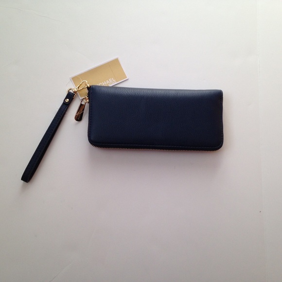 ❌SOLD❌Michael Kors Jet Set Travel Continental Wall - Picture 2 of 3