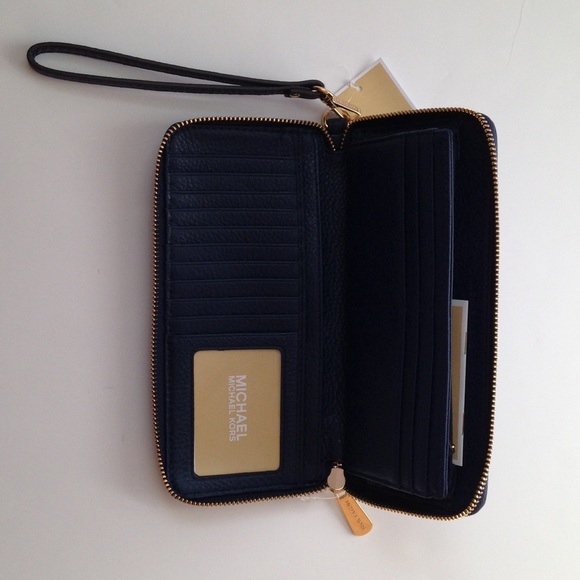 ❌SOLD❌Michael Kors Jet Set Travel Continental Wall - Picture 3 of 3