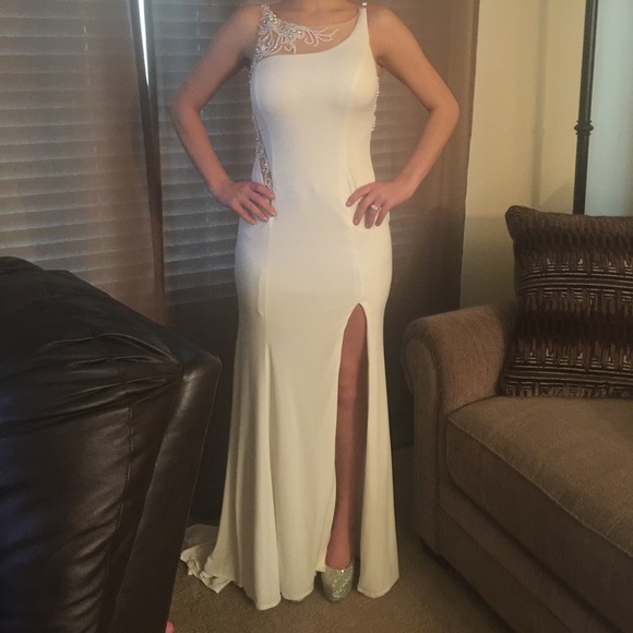 Ivory Prom/Wedding Dress - Picture 4 of 4