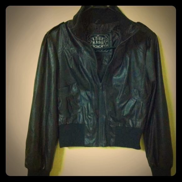 ✨(M) Brown Cropped Jacket (Last Kiss)✨