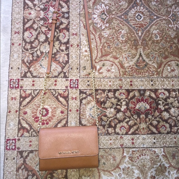 Michael Kors Crossbody. Price Reduced!☀️ - Picture 2 of 4