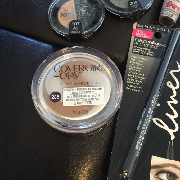 Makeup - Picture 2 of 4