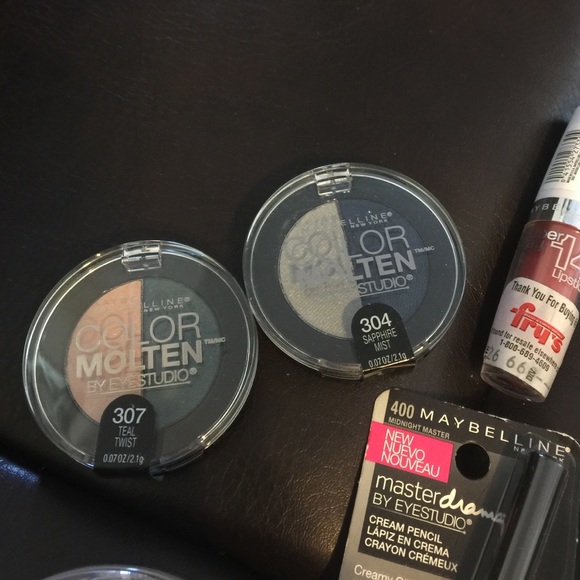 Makeup - Picture 3 of 4