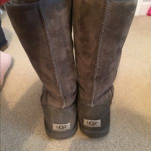 Gray tall Uggs size 8