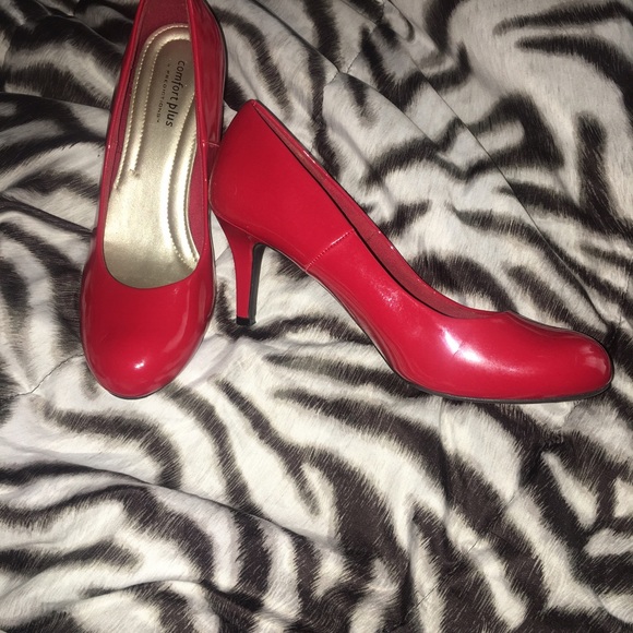 Sassy red kitten heels 👠👠👠