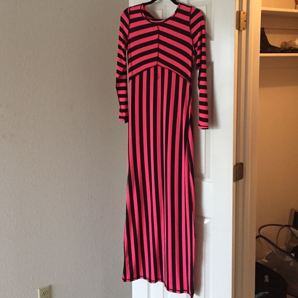 Pink and black long sleeve dress!