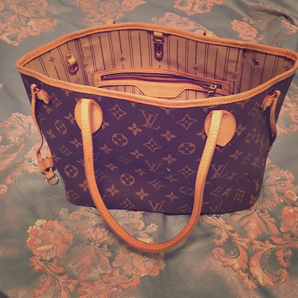 Louis Vuitton Never full medium tote like new