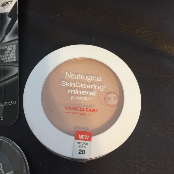 Makeup - Picture 2 of 4