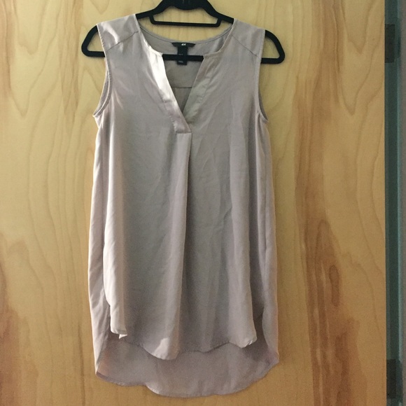 Chiffon loose fitting tank top w/satin vneck trim