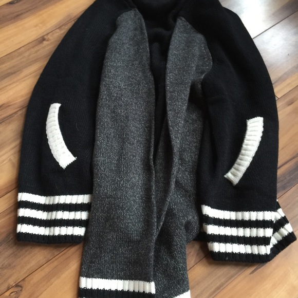 Sweater - Picture 3 of 3