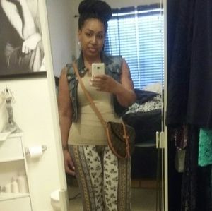 Meet your Posher, Latisha