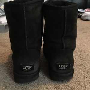Short black uggs