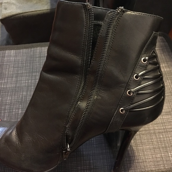 Bakers Booties 👢Heels - Picture 2 of 4