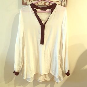 Black and white chic blouse!